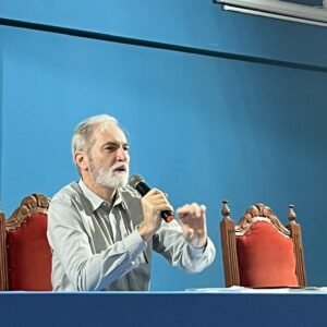 FACULDADE CATÓLICA PROMOVE PALESTRA SOBRE ABUSO ESPIRITUAL COM O PROFESSOR GABRIEL PERISSÉ