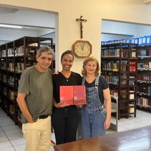 Professora da FACMA realiza doação de obras à Biblioteca Frei Alberto Mermann