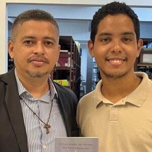 | OBSERVATÓRIO DOS EGRESSOS | Livro Publicado por egresso do curso de filosofia passa a integrar o acervo da biblioteca da FACMA